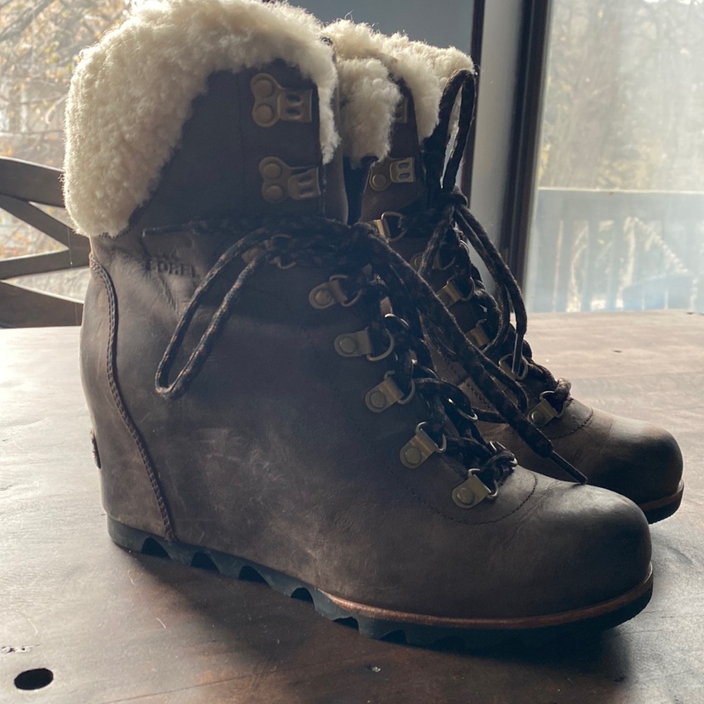 Supremely cute Sorel wedge boots